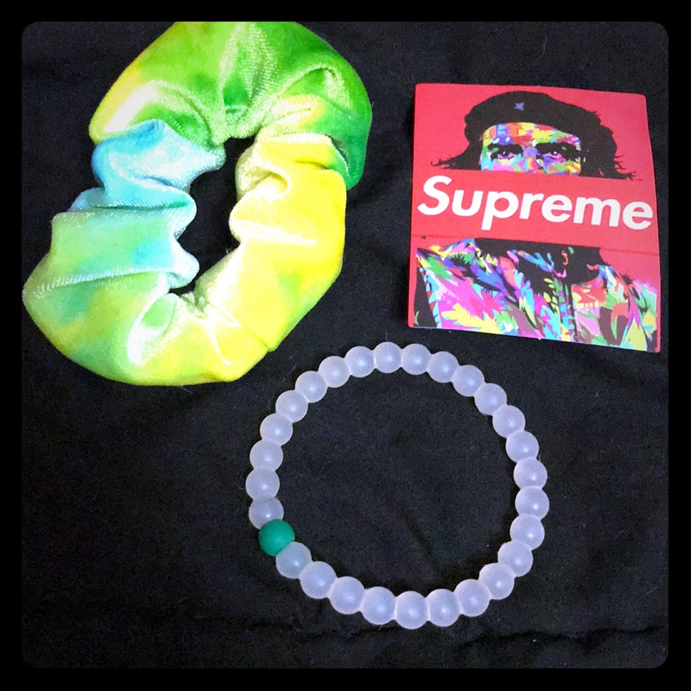 Tie die scrunchie,supreme sticker, bracelet